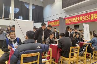 埃泽利：波杰&库明加总能展示新东西 我调侃库明加还能否扣篮